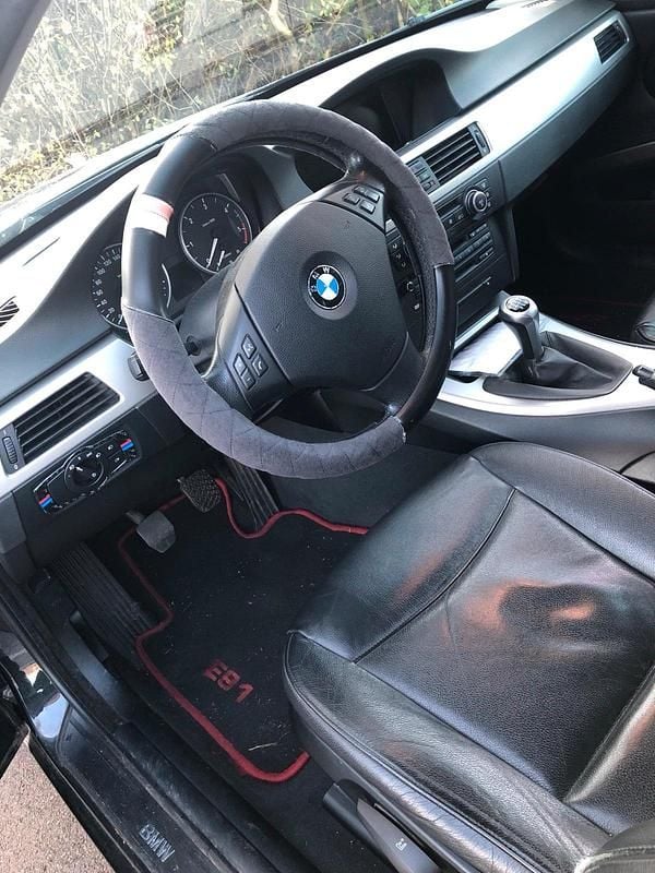 Gebraucht BMW 318 122 PS (89 kW) 2007 Schwarz Kombi