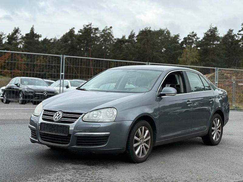 Grau Gebraucht 2008 VW Jetta Limousine | 1.599 € (Superpreis) - Bild 1/4