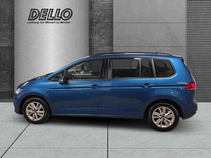 Gebraucht VW Touran Comfortline 150 PS (110 kW) 2022 Caribbean blue metallic Van / Kleinbus