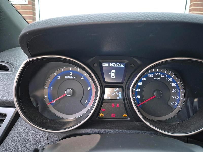 Gebraucht Hyundai i30 110 PS (80 kW) 2017 Weiß Limousine