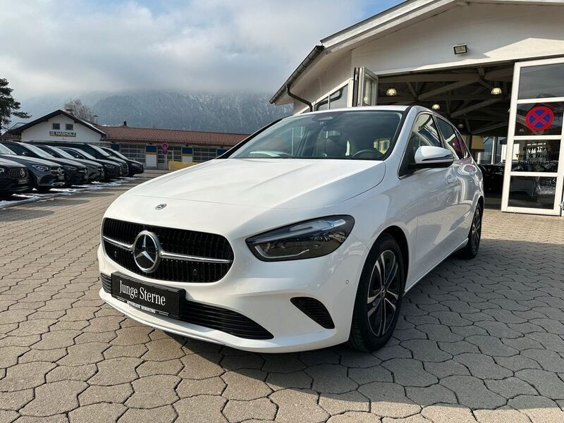Gebraucht Mercedes B200 Progressive 163 PS (119 kW) 2023 Unilack polarweiß Kleinwagen