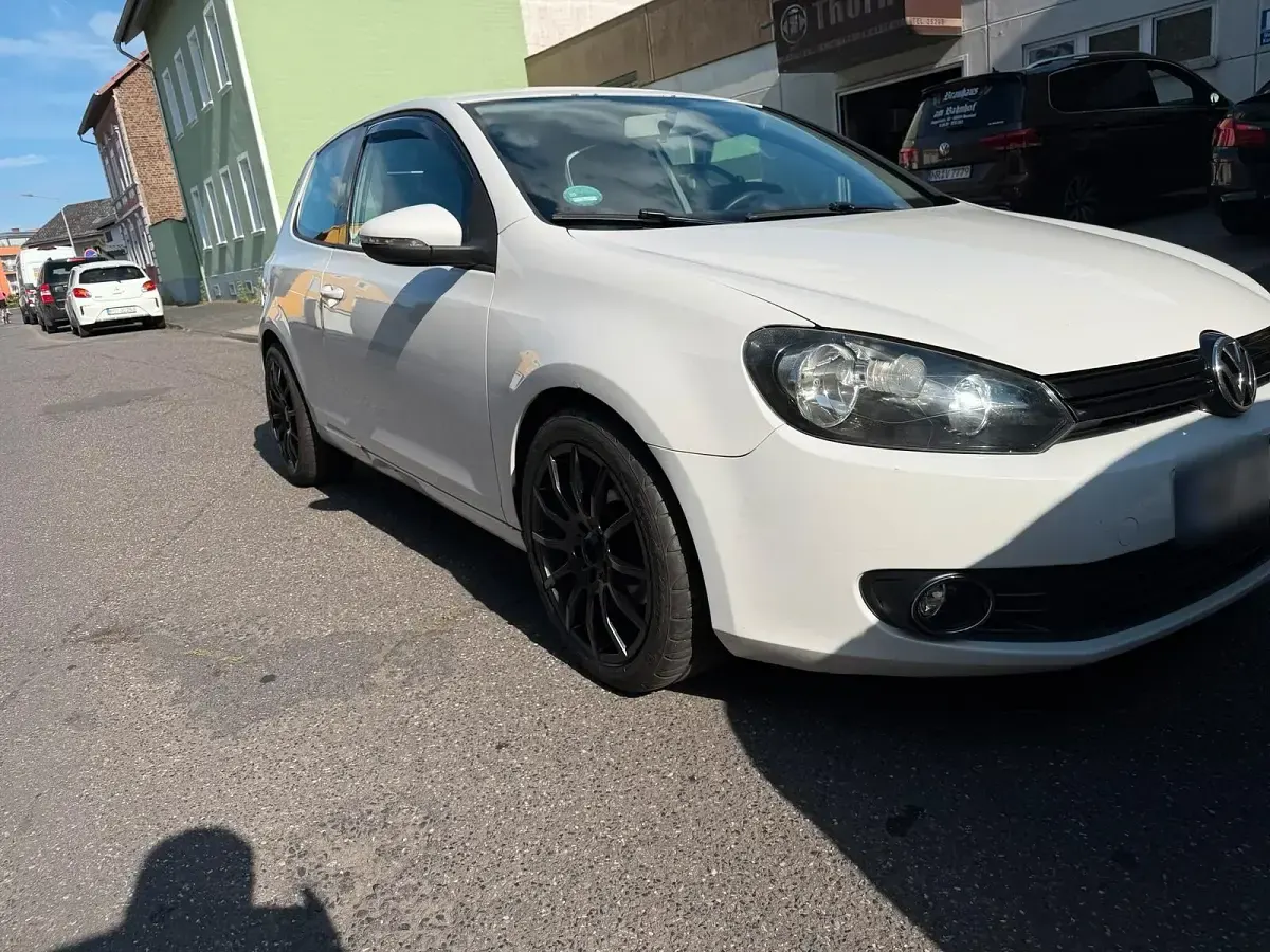 Gebraucht VW Golf 110 PS (80 kW) 2009 Weiß Coupé