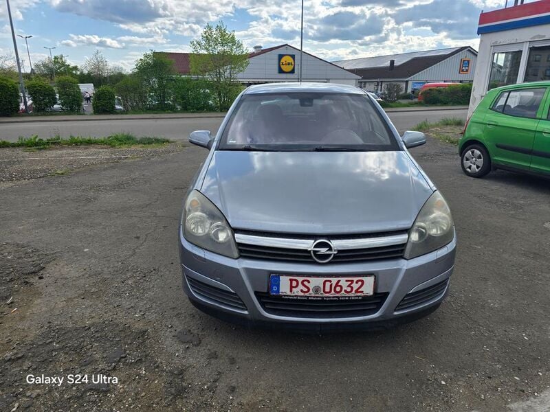 Second-hand Opel Astra Elegance 105 CP (77 kW) 2004 Argintiu Berlinǎ