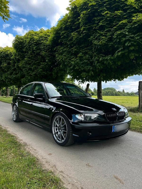 Schwarz Gebraucht 2002 BMW 325 Basis Limousine | 6.500 € (Teuer) - Bild 1/4