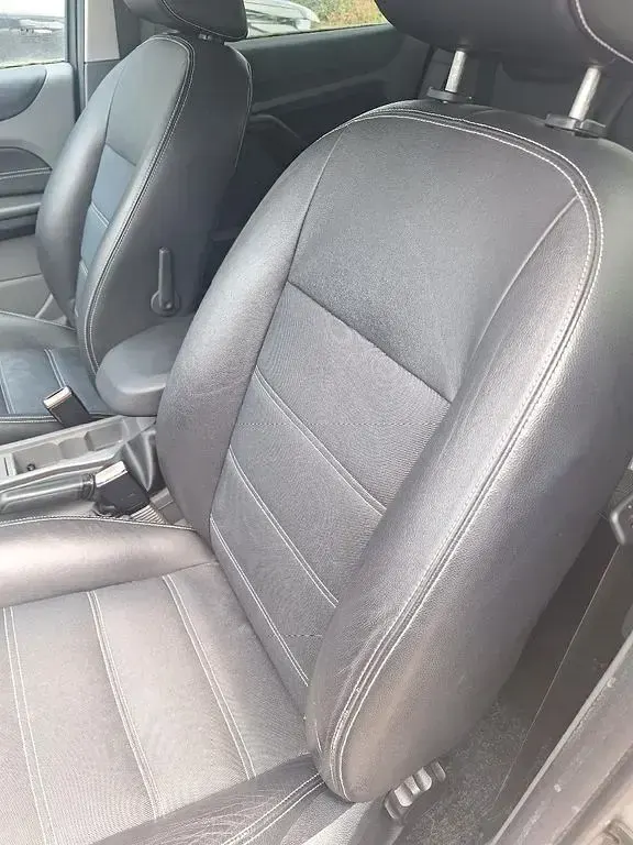 Gebraucht Ford Focus 145 PS (106 kW) 2009 Silber Limousine