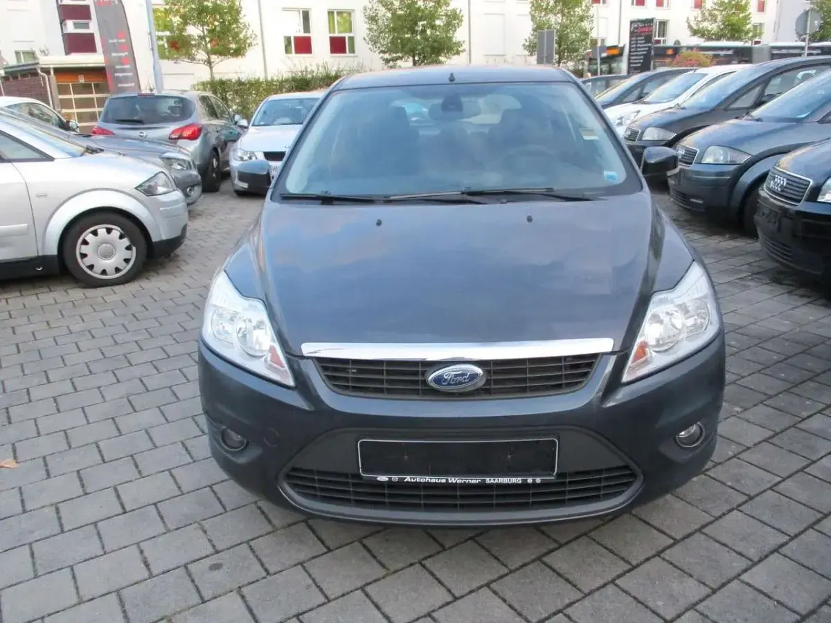 Używany Ford Focus Style 101 KM (74 kW) 2009 Szary Sedan/Limuzyna