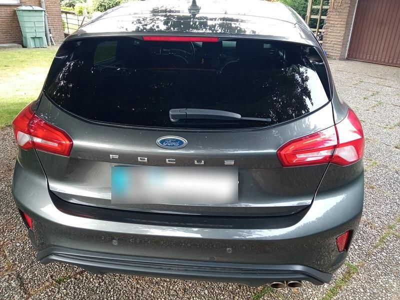 Gebraucht Ford Focus ST-Line 150 PS (110 kW) 2019 Grau Limousine