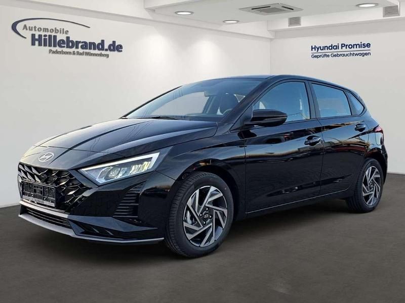 Phantom black / met Neu 2025 Hyundai i20 Trend Limousine | 21.990 € (Fairer Preis) - Bild 1/4