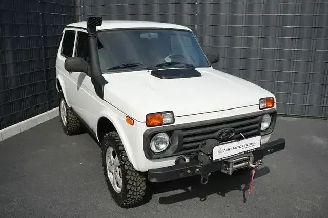 Second-hand Lada Taiga 83 CP (61 kW) 2017 Alb SUV