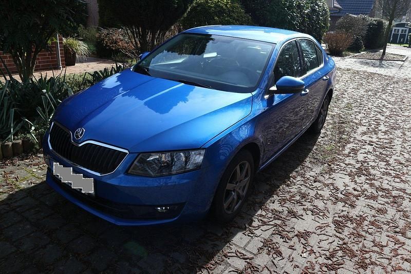Gebraucht Skoda Octavia 140 PS (102 kW) 2013 Blau Limousine