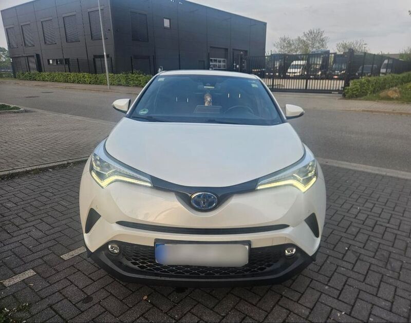 Grau Gebraucht 2018 Toyota C-HR Team SUV | 18.850 € (Fairer Preis) - Bild 1/4