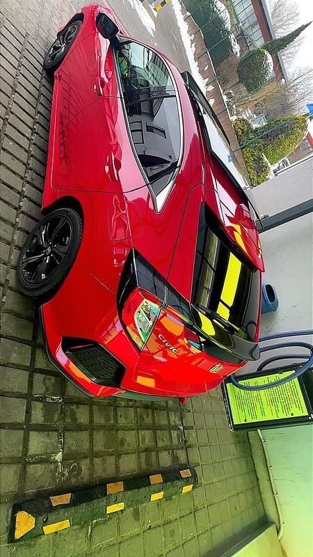 Gebraucht Honda Civic 129 PS (94 kW) 2017 Rot Limousine