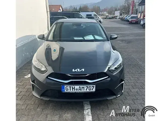 Gebraucht Kia Ceed Comfort 136 PS (100 kW) 2023 Schwarz Kleinwagen