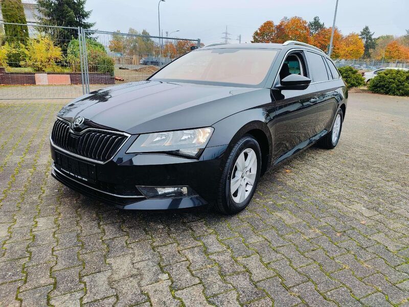 Gebraucht Skoda Superb Ambition 150 PS (110 kW) 2019 Schwarzmagic perleffekt Kombi