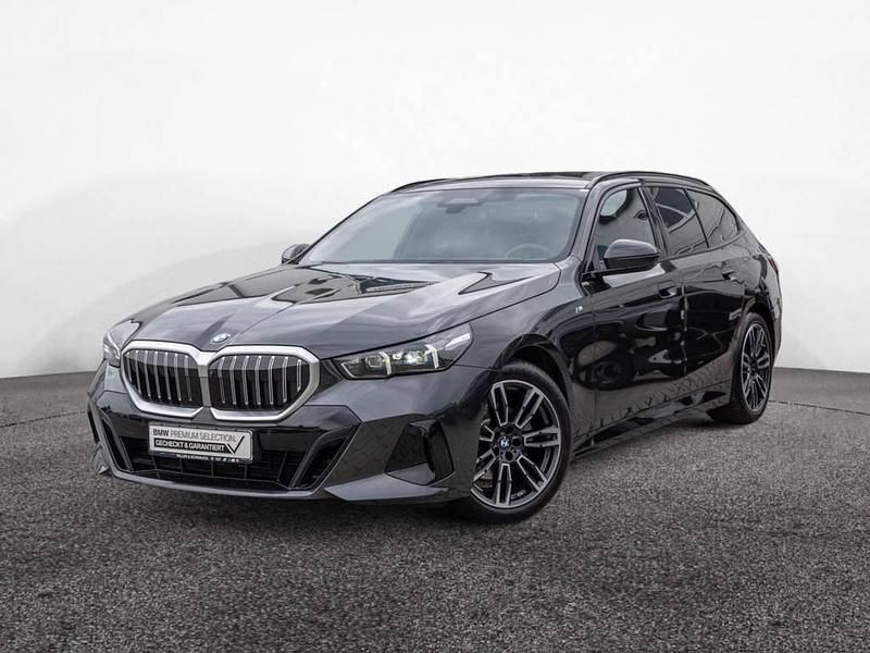Sophistograu Gebraucht 2024 BMW 520 M Sport Kombi | 52.900 € (Guter Preis) - Bild 1/4