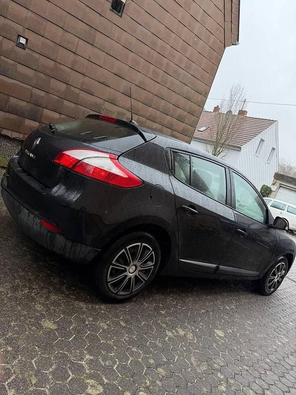 Gebraucht Renault Mégane GrandTour 116 PS (85 kW) 2011 Schwarz Kombi