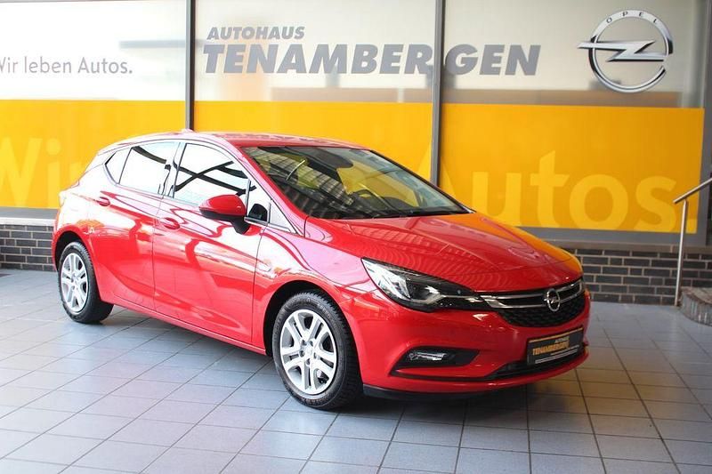 Rot Gebraucht 2017 Opel Astra Innovation Limousine | 13.400 € (Teuer) - Bild 1/4