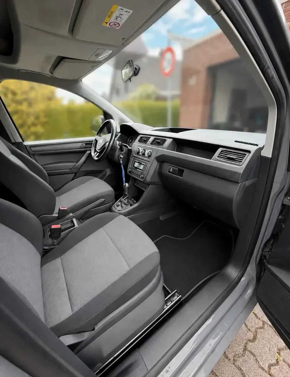 Usata VW Caddy 102 CV (75 kW) 2019 Grigio Monovolume