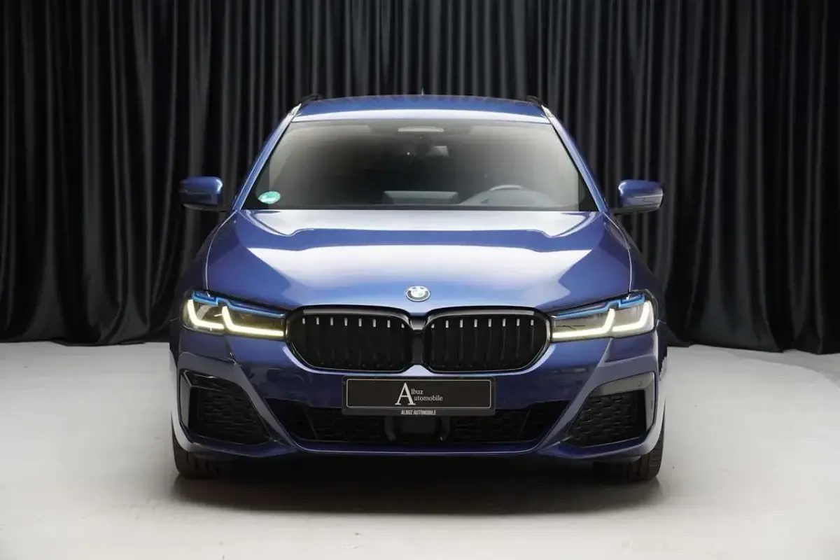 Gebraucht BMW 530e M Sport 292 PS (214 kW) 2021 Phytonicblau Kombi