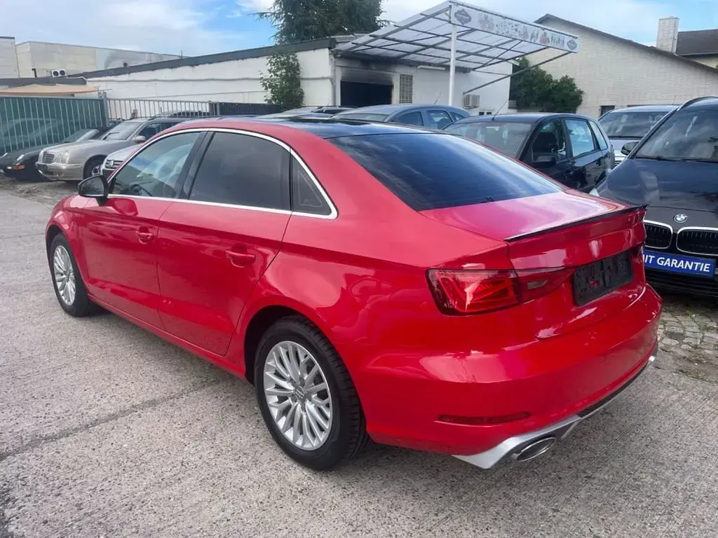 Gebraucht Audi A3 Sport 140 PS (102 kW) 2014 Rot Limousine