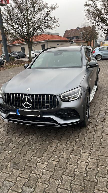 Grau Gebraucht 2020 Mercedes GLC43 AMG AMG SUV | 48.000 € (Fairer Preis) - Bild 1/4
