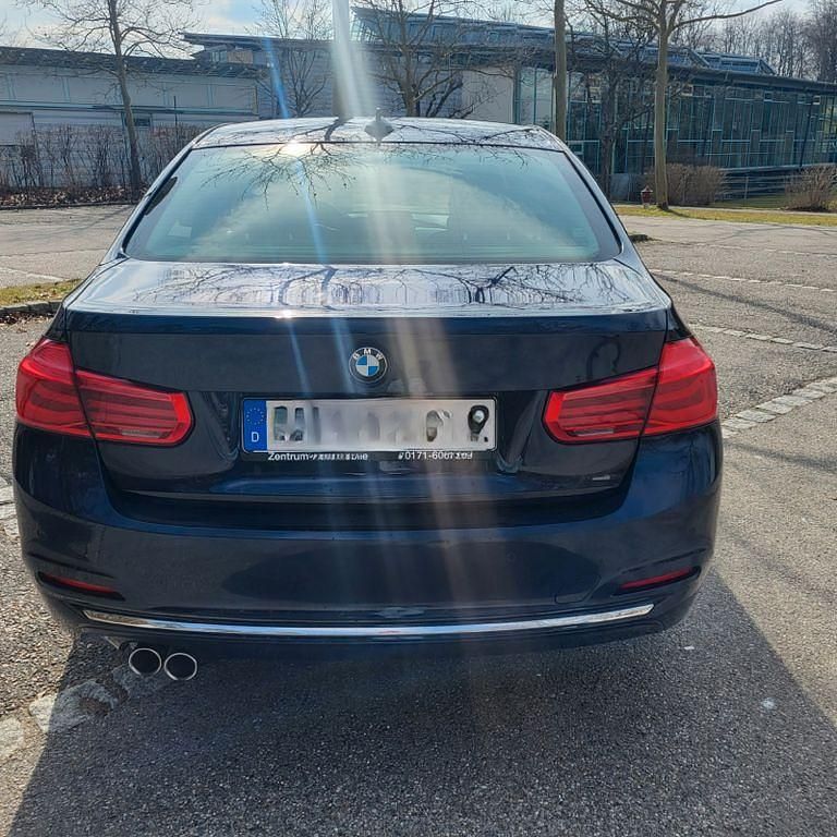 Gebraucht BMW 320 Advantage 190 PS (139 kW) 2017 Blau Limousine