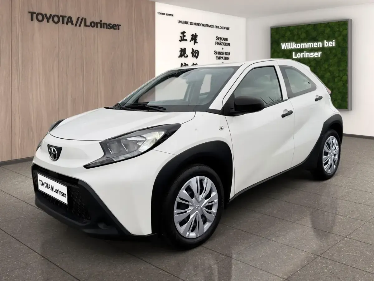 Gebraucht Toyota Aygo 72 PS (52 kW) 2023 Weiß Kleinwagen