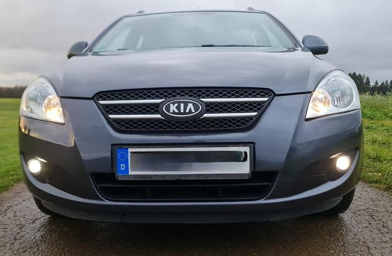 Grau Gebraucht 2008 Kia Ceed Sportswagon Kombi | 3.500 € (Fairer Preis) - Bild 1/4