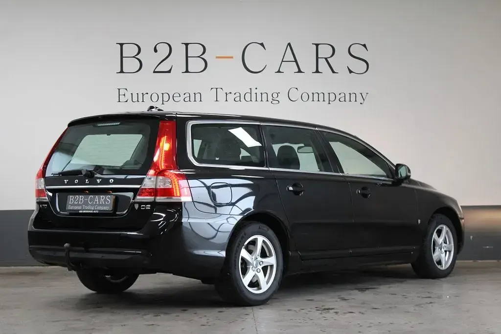 Używany Volvo V70 Standard 120 KM (88 kW) 2016 Czarny Kombi