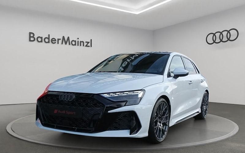 Weiß Gebraucht 2025 Audi RS3 Sportback Ambiente Kleinwagen | 71.930 € (Etwas zu teuer) - Bild 1/4
