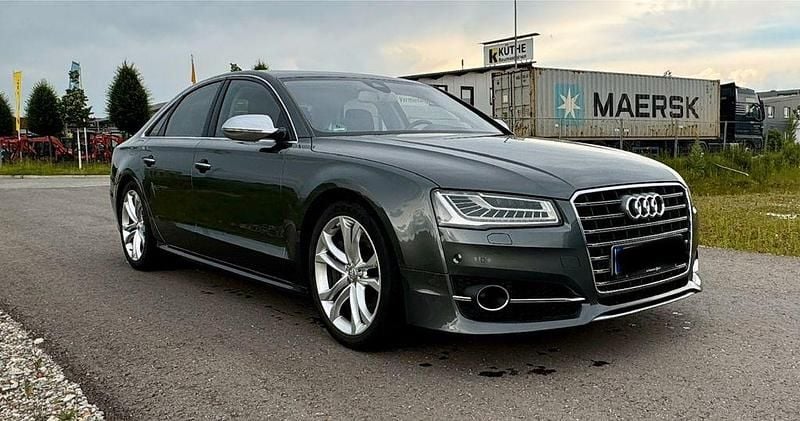 Grau Gebraucht 2014 Audi S8 Ambiente Limousine | 30.888 € (Fairer Preis) - Bild 1/4