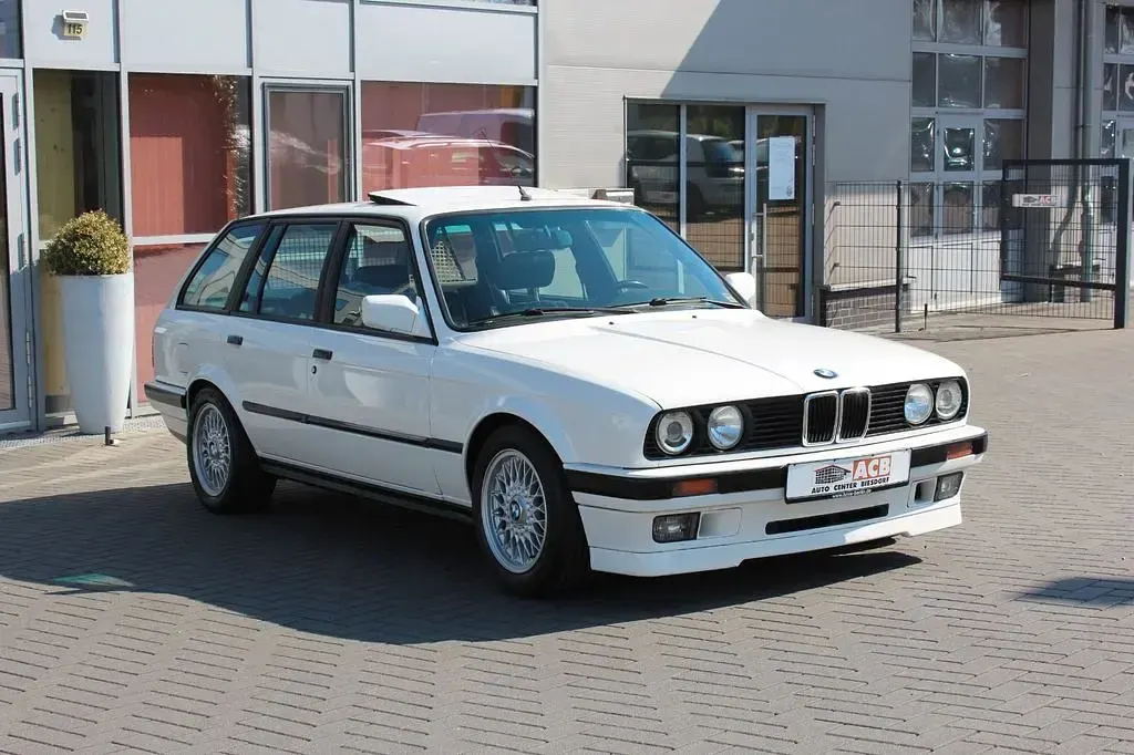 Brugt BMW 325 Shadowline 190 HK (139 kW) 1989 Hvid Stationcar