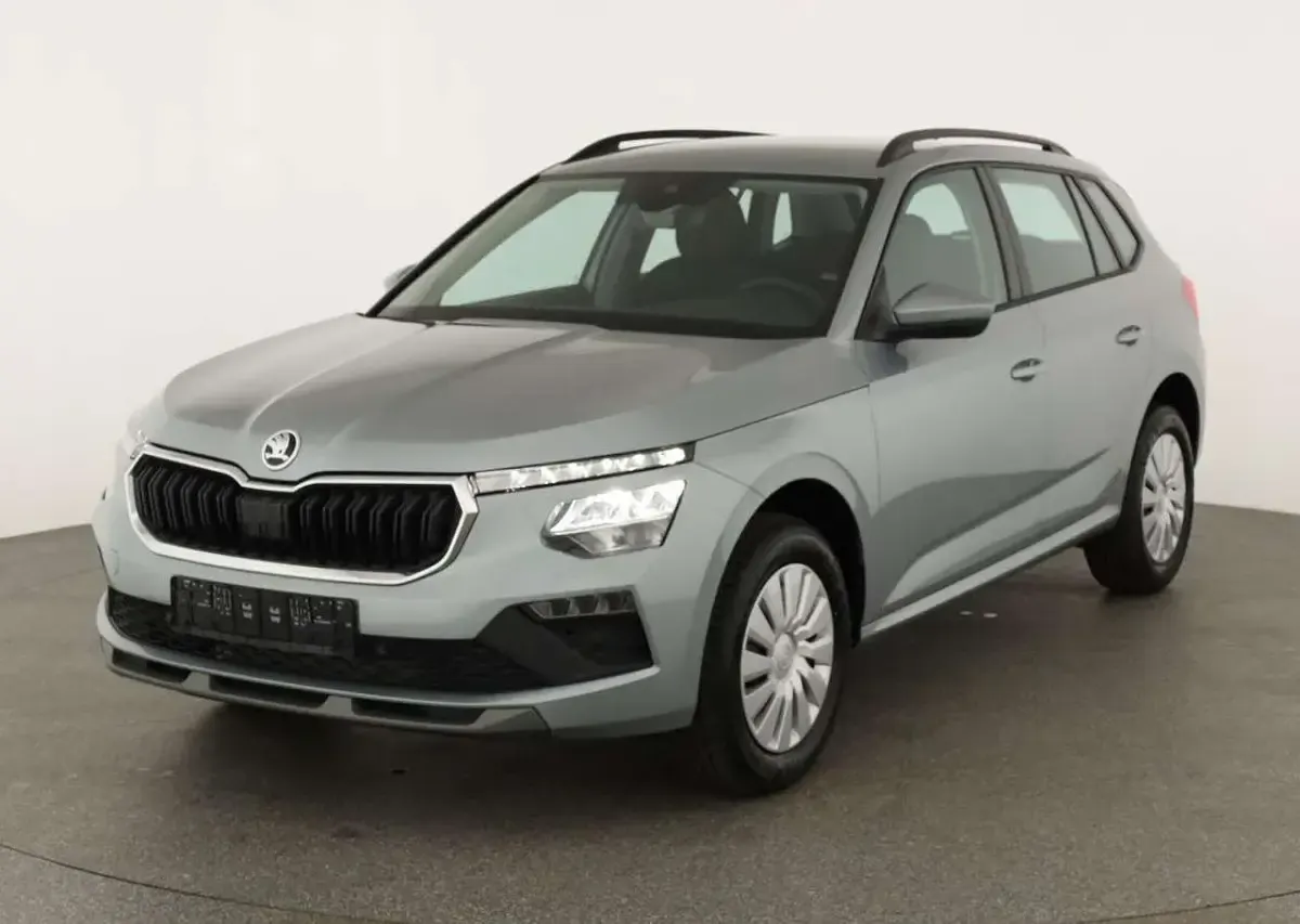 Neu Skoda Kamiq Selection 150 PS (110 kW) 2025 Smokey diamond silver metallic SUV
