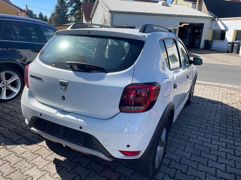 Gebraucht Dacia Sandero Prestige 90 PS (66 kW) 2020 Weiß Kleinwagen
