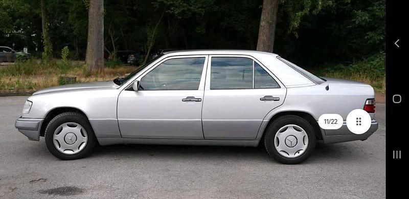 Silber Gebraucht 1994 Mercedes E280 Limousine | 6.850 € - Bild 1/4