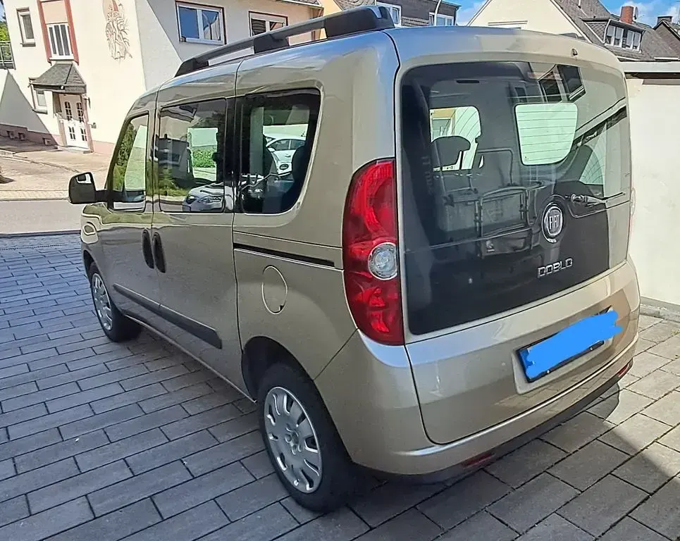 Gebraucht Fiat Doblò Dynamic 95 PS (69 kW) 2010 Beige Van / Kleinbus