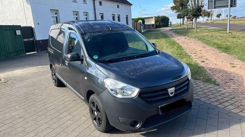 Grau Gebraucht 2015 Dacia Dokker Express Ambiance Van | 3.990 € (Superpreis) - Bild 1/4