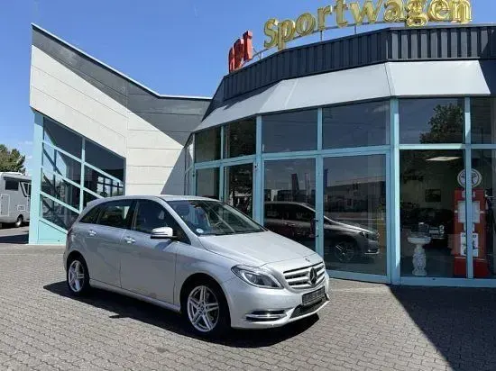 Gebraucht Mercedes B200 156 PS (114 kW) 2014 Silber Kleinwagen