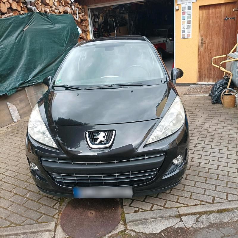 Gebraucht Peugeot 207 75 PS (55 kW) 2011 Schwarz Kleinwagen