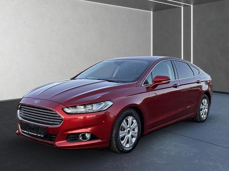 Gebraucht Ford Mondeo Titanium 160 PS (117 kW) 2016 Rot Limousine