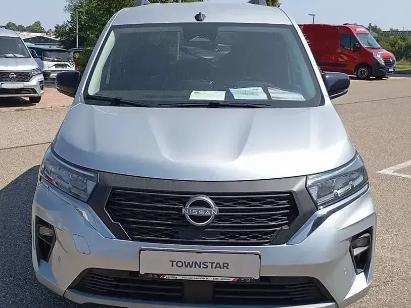 Neu Nissan Townstar N-Connecta 131 PS (96 kW) 2025 Silber Kombi