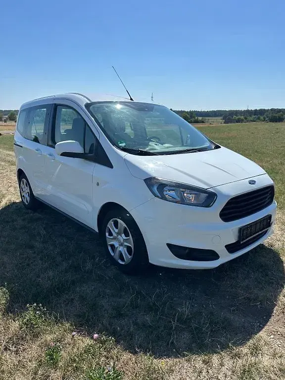 Gebraucht Ford Tourneo Courier Trend 101 PS (74 kW) 2017 Weiß Van / Kleinbus