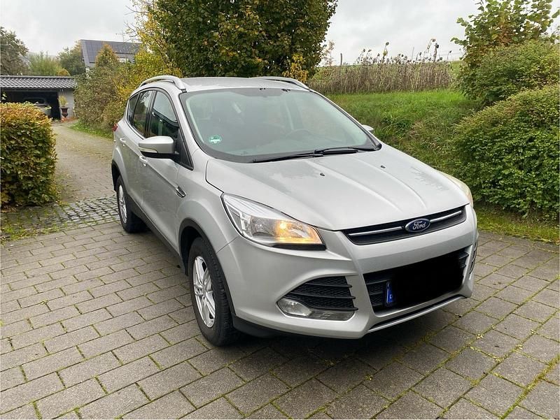 Silber Gebraucht 2013 Ford Kuga SUV | 7.800 € (Etwas zu teuer) - Bild 1/4