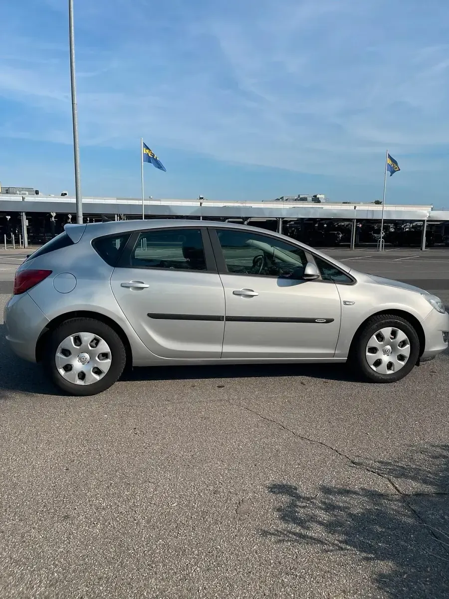 Gebraucht Opel Astra 160 PS (117 kW) 2011 Silber Coupé