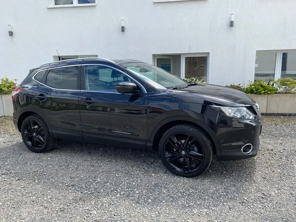 Gebraucht Nissan Qashqai Black Edition 131 PS (96 kW) 2016 Schwarz SUV