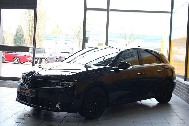 Gebraucht Opel Astra Elegance 150 PS (110 kW) 2022 Diamant schwarz/karbon schwarz Limousine