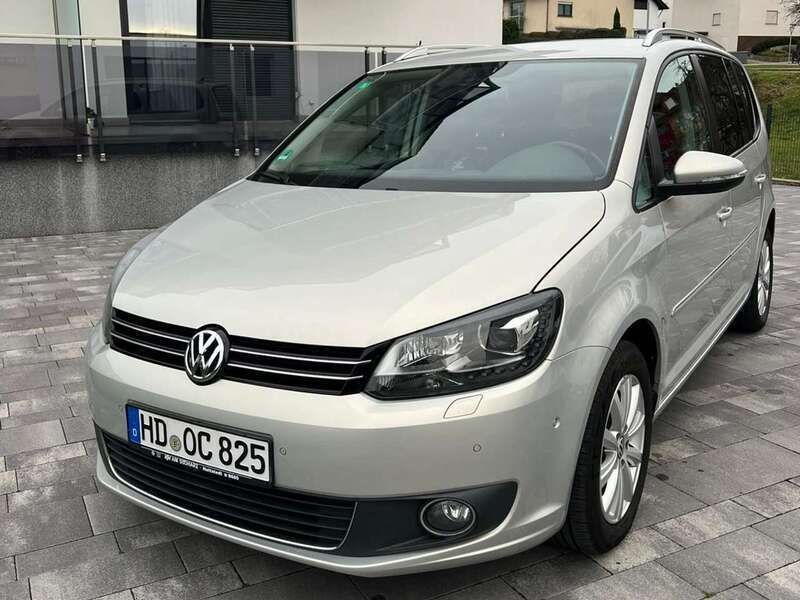 Grau Gebraucht 2012 VW Touran Highline Van / Kleinbus | 10.900 € (Etwas zu teuer) - Bild 1/4
