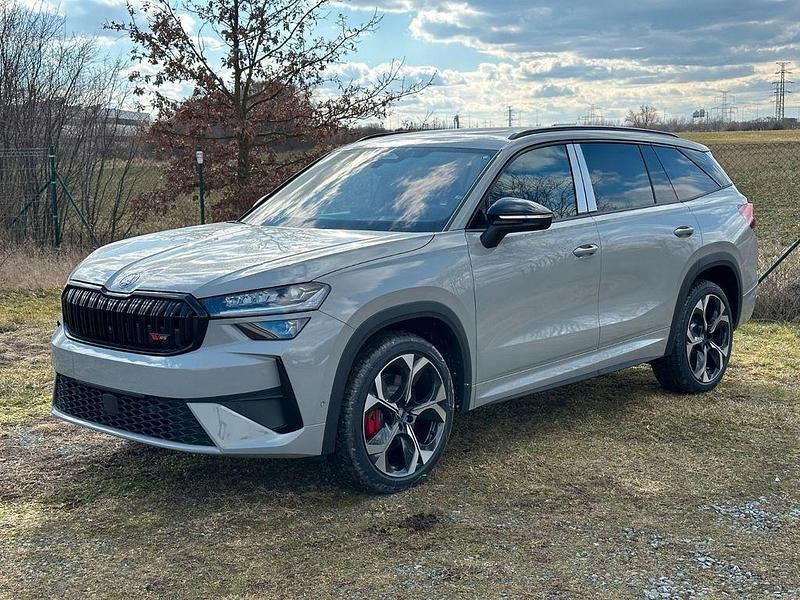 Grau Neu 2024 Skoda Kodiaq RS SUV | 61.990 € - Bild 1/2