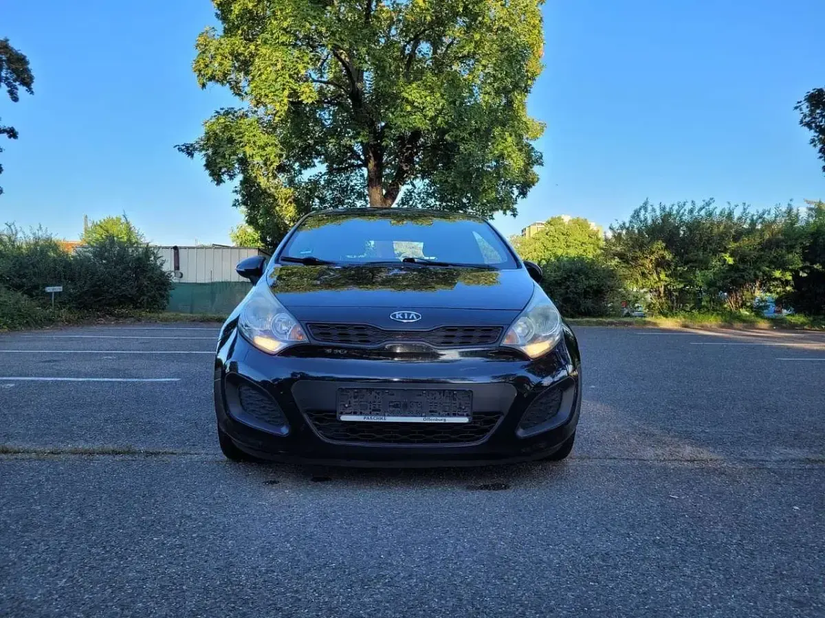 Gebraucht Kia Rio Edition 7 86 PS (63 kW) 2012 Auroraschwarz met. Kleinwagen