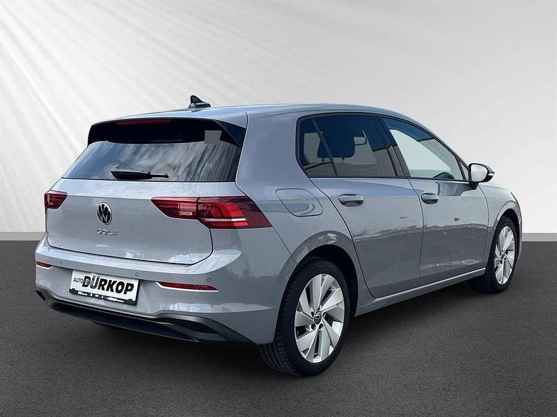 Gebraucht VW Golf VIII Life 116 PS (85 kW) 2024 Grau Limousine
